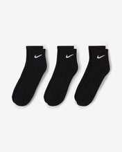 Load image into Gallery viewer, NIKE EVERYDAY CUSHIONED TRAINING ANKLE SOCKS (3 PAIRS)
