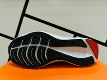 Load image into Gallery viewer, Nike Air Zoom Winflo 8