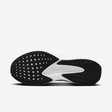 Load image into Gallery viewer, Nike Quest 6