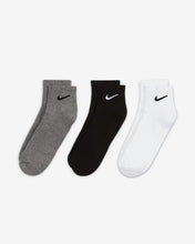 Load image into Gallery viewer, NIKE EVERYDAY CUSHIONED TRAINING ANKLE SOCKS (3 PAIRS)