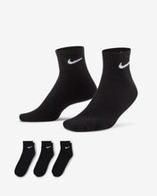 Load image into Gallery viewer, NIKE EVERYDAY CUSHIONED TRAINING ANKLE SOCKS (3 PAIRS)