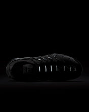 Load image into Gallery viewer, NIKE AIR VAPORMAX PLUS