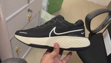 Load and play video in Gallery viewer, Nike ZoomX Invincible Run FK