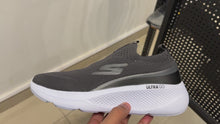 Load and play video in Gallery viewer, Skechers GO RUN Elevate - Upraise