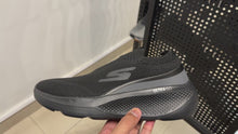 Load and play video in Gallery viewer, Skechers GO RUN Elevate - Upraise