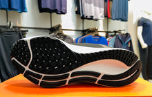 Load image into Gallery viewer, Nike Air Zoom Pegasus 38