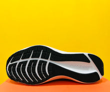 Load image into Gallery viewer, Nike Air Zoom Winflo 8