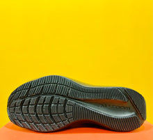 Load image into Gallery viewer, Nike Air Zoom Winflo 8