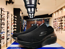 Load image into Gallery viewer, Skechers GO RUN Elevate - Upraise
