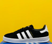 Load image into Gallery viewer, Adidas Broomfield Shoes