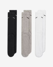 Load image into Gallery viewer, NIKE EVERYDAY CUSHIONED TRAINING CREW SOCKS (3 PAIRS)
