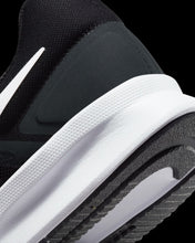 Load image into Gallery viewer, Nike Run Swift 3
