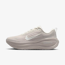 Load image into Gallery viewer, Nike Vomero Plus
