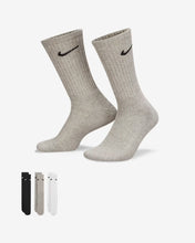 Load image into Gallery viewer, NIKE EVERYDAY CUSHIONED TRAINING CREW SOCKS (3 PAIRS)
