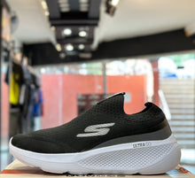 Load image into Gallery viewer, Skechers GO RUN Elevate - Upraise
