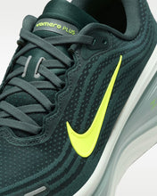 Load image into Gallery viewer, Nike Vomero Plus
