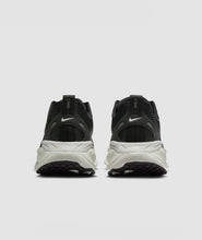 Load image into Gallery viewer, Nike Vomero 18
