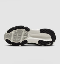 Load image into Gallery viewer, Nike Vomero 18
