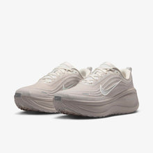 Load image into Gallery viewer, Nike Vomero Plus
