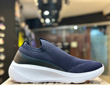 Load image into Gallery viewer, Skechers GO RUN Elevate - Upraise
