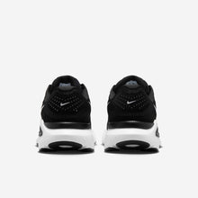Load image into Gallery viewer, Nike Structure 26 (HJ1102-002)
