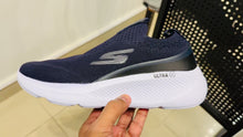 Load and play video in Gallery viewer, Skechers GO RUN Elevate - Upraise
