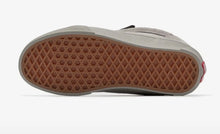 Load image into Gallery viewer, Vans Of The Wall Knu Skool Corduroy
