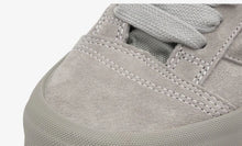 Load image into Gallery viewer, Vans Of The Wall Knu Skool Corduroy
