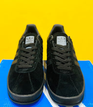 Load image into Gallery viewer, Adidas Broomfield Shoes
