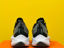 Load image into Gallery viewer, Nike Air Zoom Winflo 7
